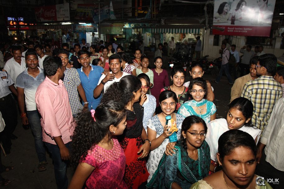 Dynamite-Movie-Special-Show-in-Tirupati